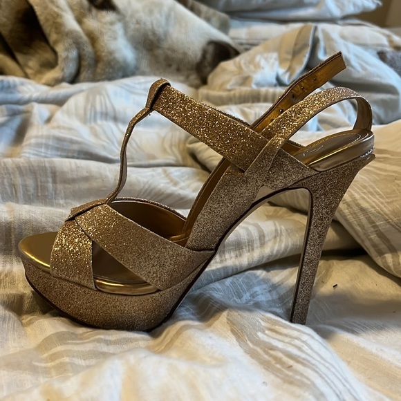 Aldo gold high heels. Size 5 - Picture 2 of 3